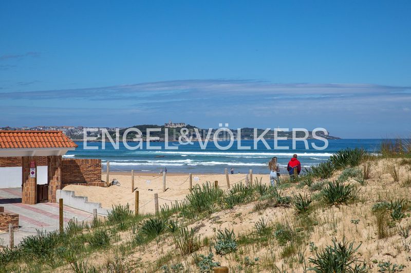 Foto f594eb7f-e8fe-486f-94ff-cd4c0aaa5f37. Pis amb calefacció aparcament a Somo Ribamontán al Mar