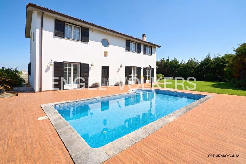 Foto 937c493c-d320-4ac2-906d-5f542ac02f4f. Casa amb calefacció piscina a Liencres Piélagos