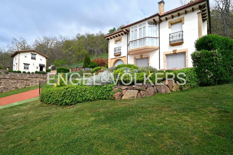 Foto 12f6528c-9fa5-4618-9654-e285f77a016c. Casa amb calefacció piscina a Reinosa