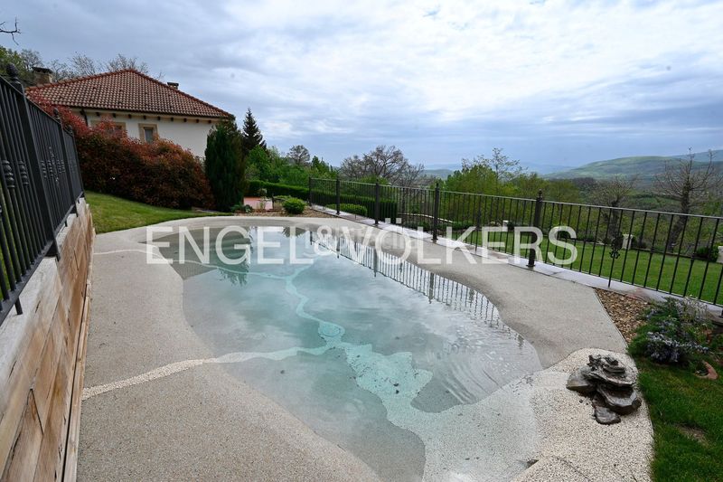 Foto 31438e50-768e-485c-9272-33dd12927b56. Casa amb calefacció piscina a Reinosa