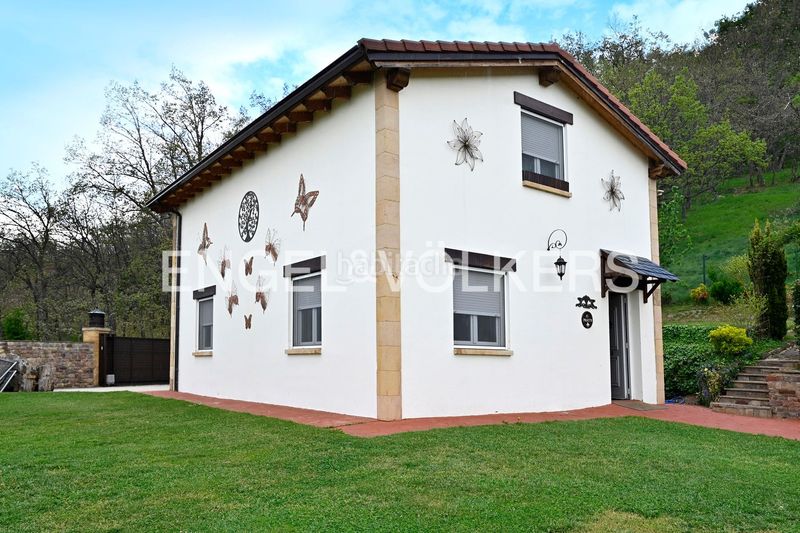 Foto 3b9019d2-f0b5-46a3-8900-1ed828496abd. Casa amb calefacció piscina a Reinosa