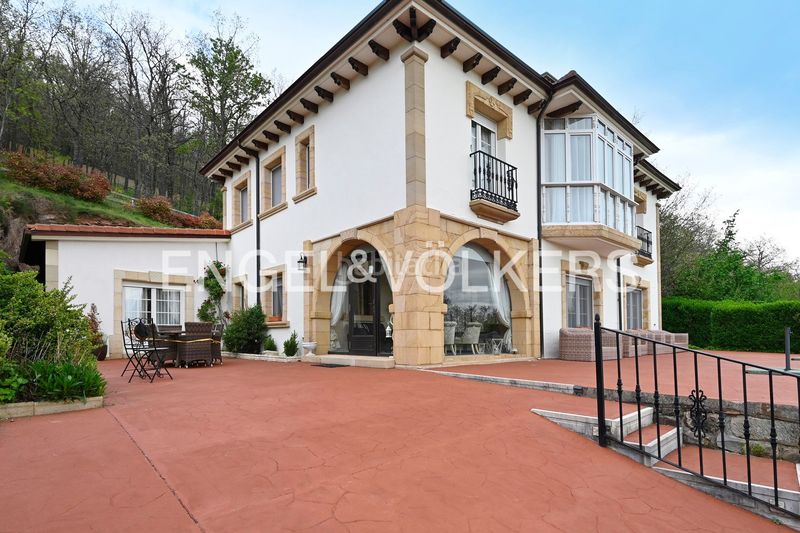 Foto 568468ba-4c0c-4c15-a306-ee0abe94ed32. Casa amb calefacció piscina a Reinosa