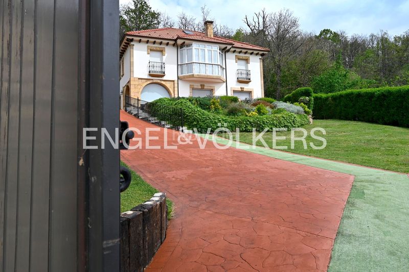 Foto 8042385b-9e90-4b76-92d5-134deec24b1c. Casa amb calefacció piscina a Reinosa