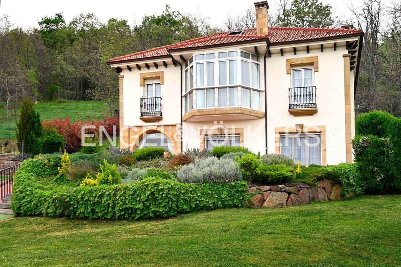 Foto a282f632-429e-4470-bb6f-96d6a26cc6e0. Casa amb calefacció piscina a Reinosa