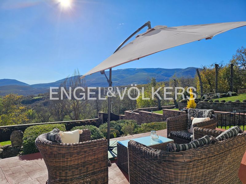 Foto ec35f553-8577-4da9-92e1-c295c0ef393b. Casa amb calefacció piscina a Reinosa