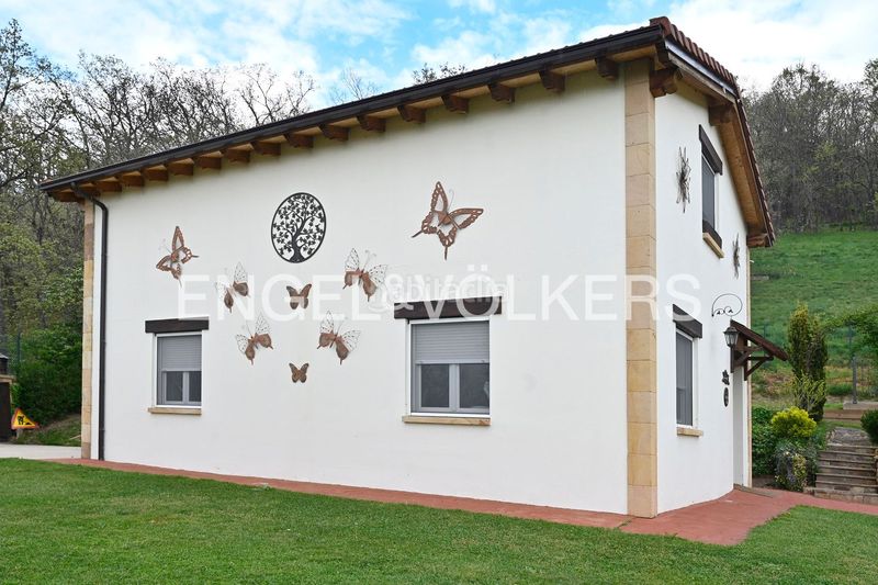 Foto f7363456-c6af-490e-be20-8876fc72c890. Casa amb calefacció piscina a Reinosa