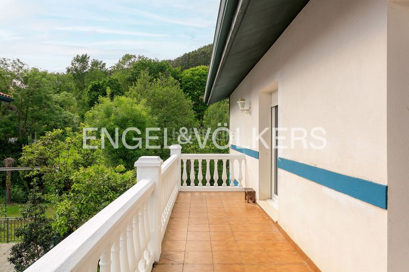 Foto 083f4284-a10a-4416-9eac-724e4db06632. Casa amb calefacció aparcament a Samano Castro - Urdiales
