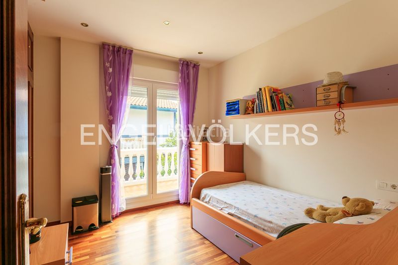 Foto 6a215b19-2026-426d-a2ad-a32dff590331. Casa amb calefacció aparcament a Samano Castro - Urdiales