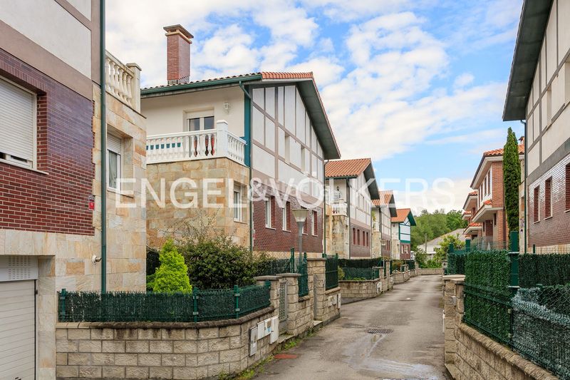 Foto a293e182-ff95-400c-aa22-08ee5fc9fff7. Casa amb calefacció aparcament a Samano Castro - Urdiales