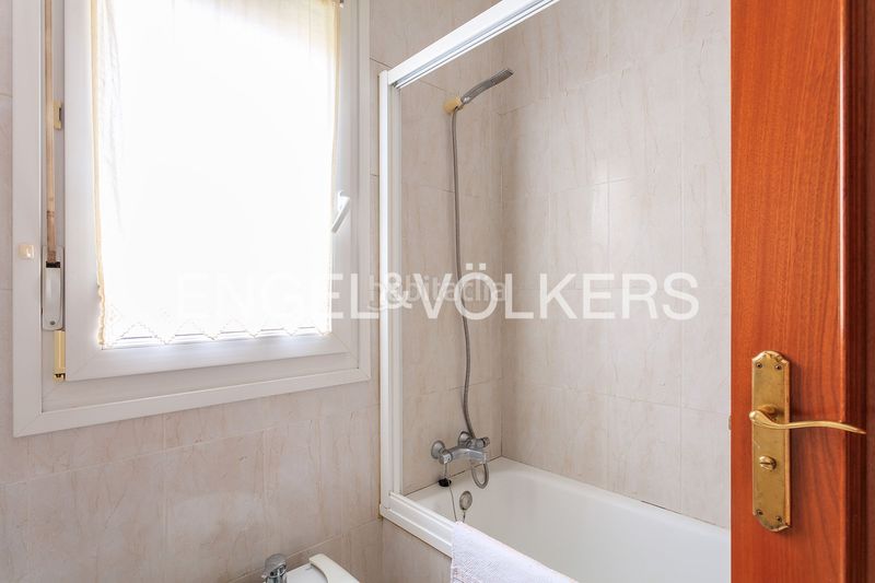 Foto e9393aa7-b515-4732-bbcd-f6e0748b4257. Casa amb calefacció aparcament a Samano Castro - Urdiales