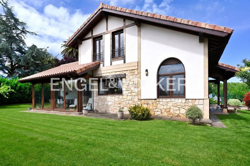 Foto d91828c5-9233-4eb7-892d-b62fc1d22cd8. Casa magnífica casa independiente en Suances