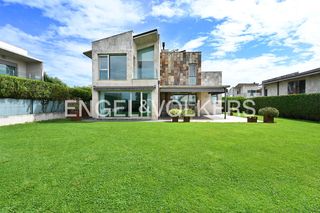 Haus  Urbanización los ventolines. Espectacular casa independiente entre santander y el mar