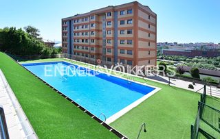 Affitto Appartamento  Avenida de cantabria. Excelente apartamento con piscina en valdenoja