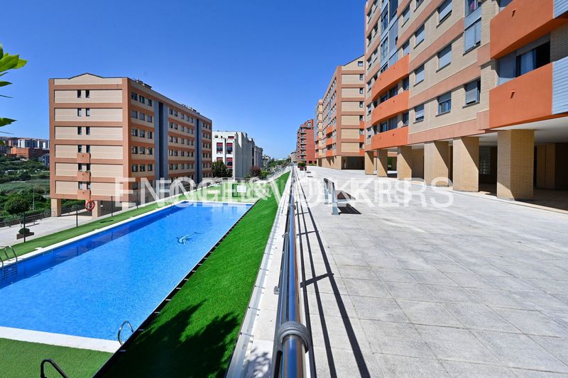 Foto cb5efe19-a050-49d3-80d9-bb04d2afb199. Lloguer pis amb calefacció aparcament piscina a La Pereda Santander
