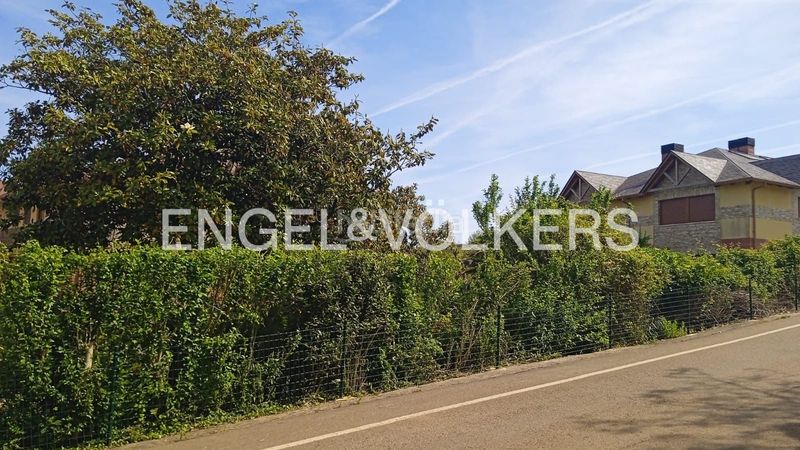 Foto 25ad3f0a-34b1-47c1-a9cb-b97f423b0e3d. Terreny residencial a Alfoz de Lloredo