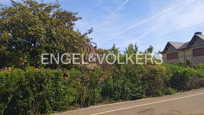 Foto c30dbf5d-429c-4828-96ae-e20515432f0d. Terreny residencial a Alfoz de Lloredo