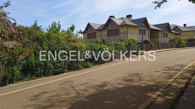 Foto c3cabcea-1d90-4f52-a58f-cb103bfb8bb3. Terreny residencial a Alfoz de Lloredo