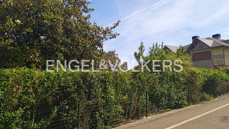 Foto e87723cb-de80-497f-840d-44e9799569d6. Terreny residencial a Alfoz de Lloredo