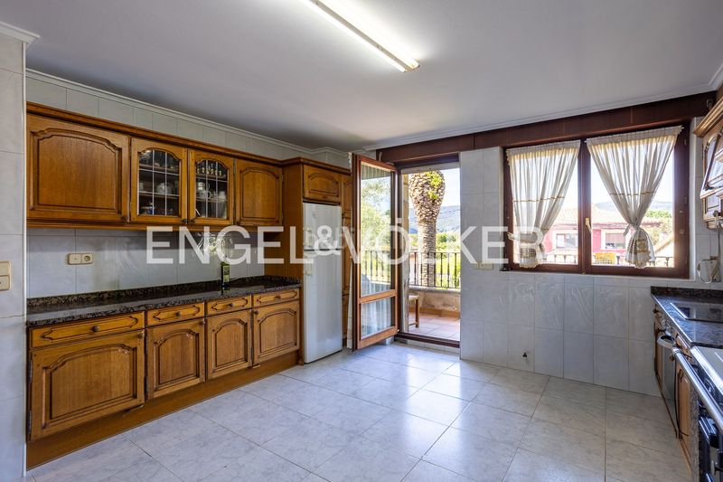 Foto f1075efb-13be-4a71-bc4f-0d0b24520b2a. Casa amb calefacció a Liendo