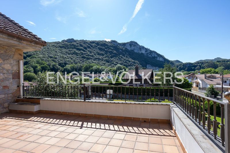 Foto f3f6b871-d846-4a57-8e86-b3eeec3366b3. Casa amb calefacció a Liendo