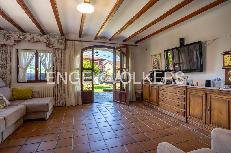 Foto f578aeed-0130-45b1-a8a1-81e9074e16aa. Casa amb calefacció a Liendo