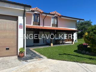 Maison  Avenida de los menicenses. Magnífico chalet con jardín en miengo