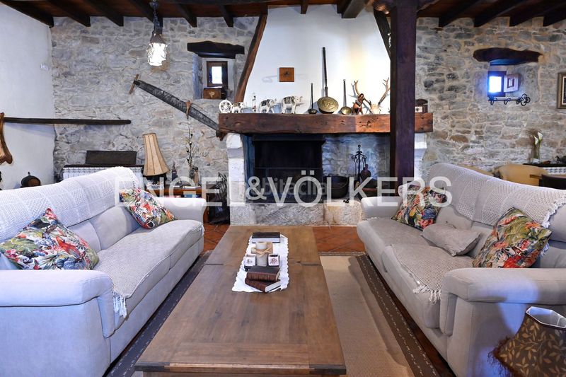 Foto 0927be07-d558-4184-a02c-614cd7061b90. Casa amb calefacció a Mogro Miengo