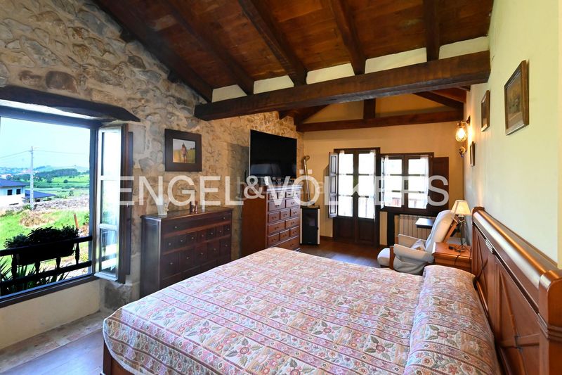 Foto 14c02aa0-a6e4-4861-907a-8f3eab5c0432. Casa amb calefacció a Mogro Miengo