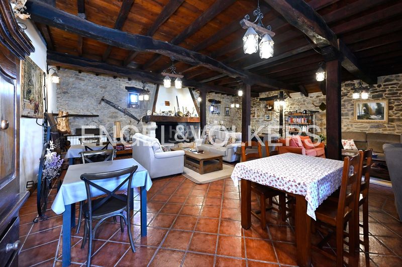 Foto 8dbab4af-d0d1-4371-8469-c2284c67fa60. Casa amb calefacció a Mogro Miengo