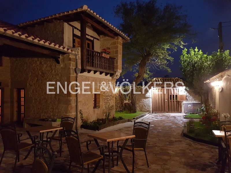 Foto b7c2779b-f8a5-405d-92db-164687be31dc. Casa amb calefacció a Mogro Miengo