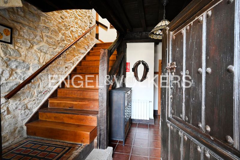 Foto ce06a5e1-6a6f-4cce-b2ca-fe79629b4b3e. Casa amb calefacció a Mogro Miengo