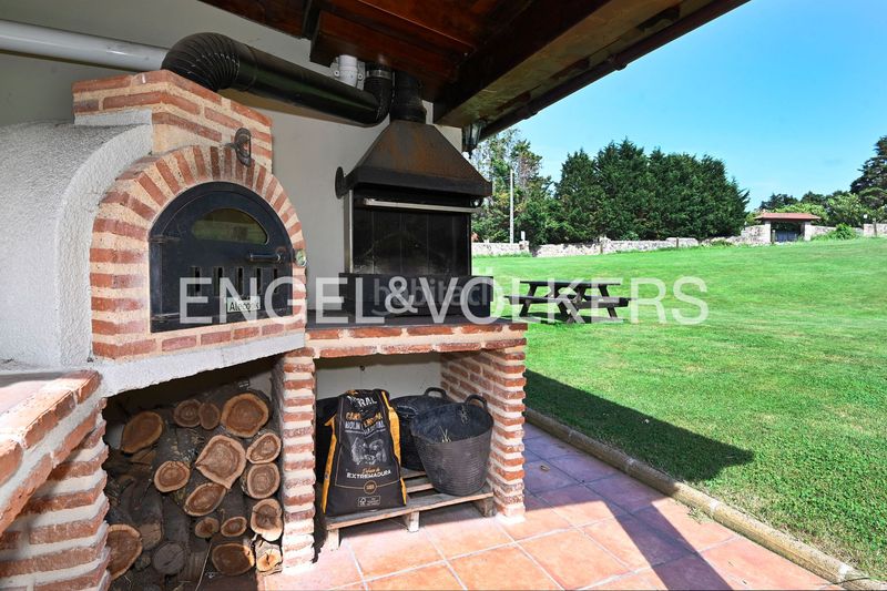 Foto e35202c4-9e52-454a-887c-aabb96c836dd. Casa amb calefacció a Mogro Miengo