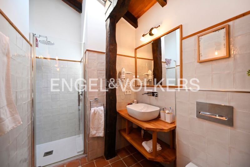 Foto fa34c9c4-2ed6-4778-a3c7-3d34e7c5ba9d. Casa amb calefacció a Mogro Miengo