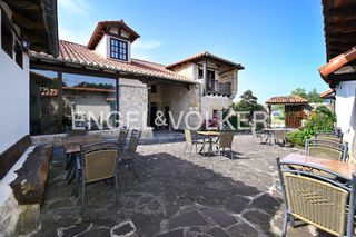 Maison  Calle blanquia. Singular casona en la costa quebrada entre la ría de mogro y las