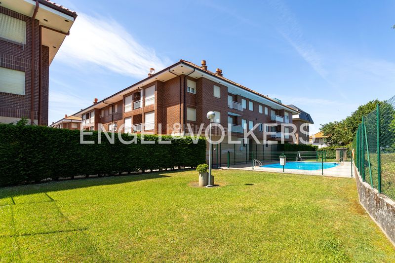 Foto 9fe6f370-f9fc-4a7f-86d0-5db462a609fd. Dúplex amb calefacció piscina a Ajo Bareyo