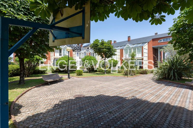 Foto 72c1d866-970e-482c-a2b1-d8dcb3a8575e. Casa adossada amb calefacció aparcament a Muriedas Camargo