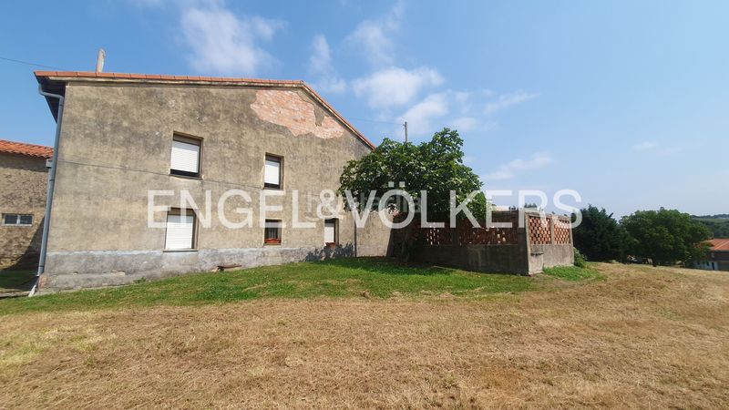 Foto 018c1414-37fb-4921-91a7-a538adc7d8ab. Casa a schiera con riscaldamento parcheggio in Santillana del Mar