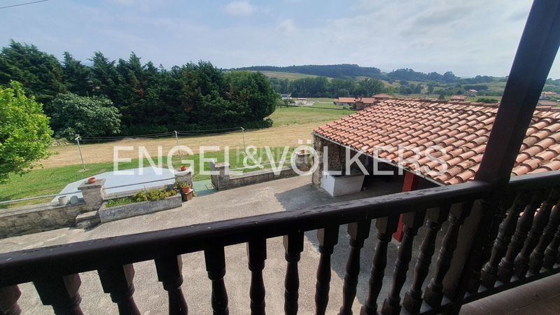 Foto bd572de2-c966-4d89-aa82-8d9a5eca9dfb. Casa a schiera con riscaldamento parcheggio in Santillana del Mar