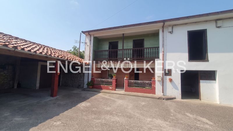 Foto ff5af587-dbc2-41a7-bdb7-bc2194016527. Casa a schiera con riscaldamento parcheggio in Santillana del Mar