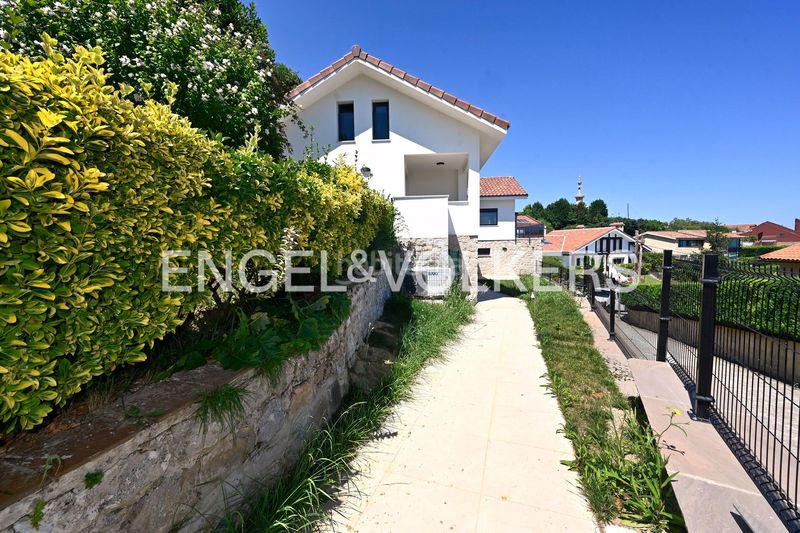 Foto f8041749-0594-45b5-ba86-3b061800b55f. Apartament amb calefacció aparcament a Comillas