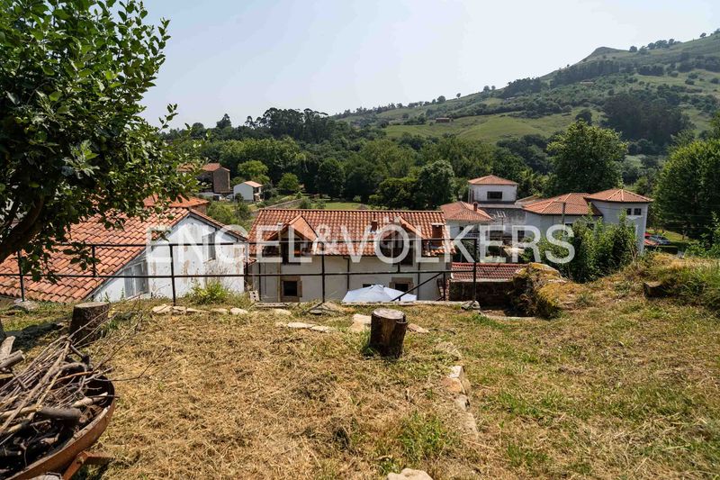 Foto 71c4844f-fcd9-4271-96b0-e27373de2ff9. Casa adossada amb calefacció a Liérganes