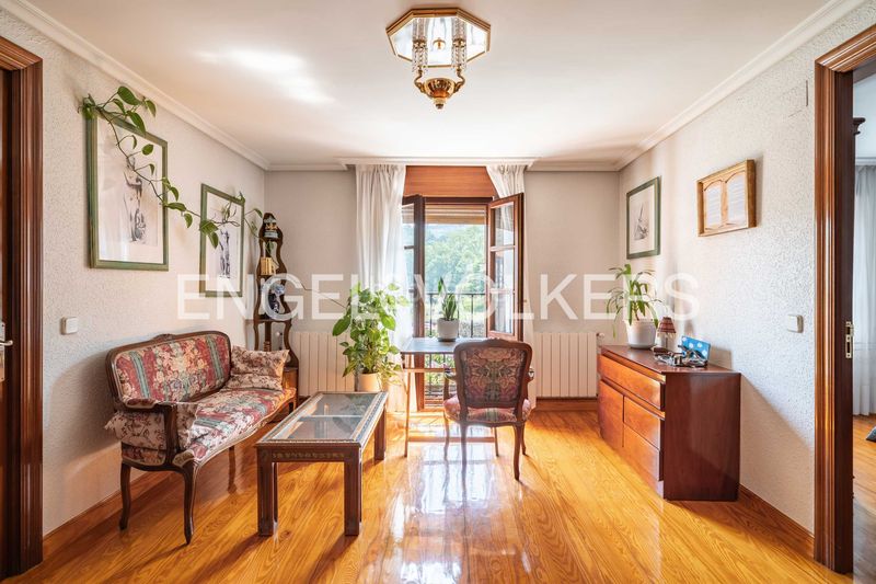 Foto b8327378-174f-4348-9a48-24c52e28b9f9. Casa adossada amb calefacció a Liérganes