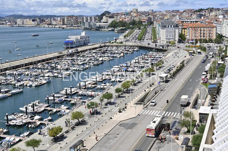 Foto d3388493-1300-4396-988d-4ffce41b0357. Apartamento magnífico piso en castelar con vistas en Santander