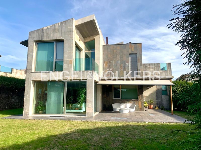 Foto ccd3d8f0-c478-4548-a605-c2729fb2e552. Casa amb calefacció aparcament a Mompia Santa Cruz de Bezana