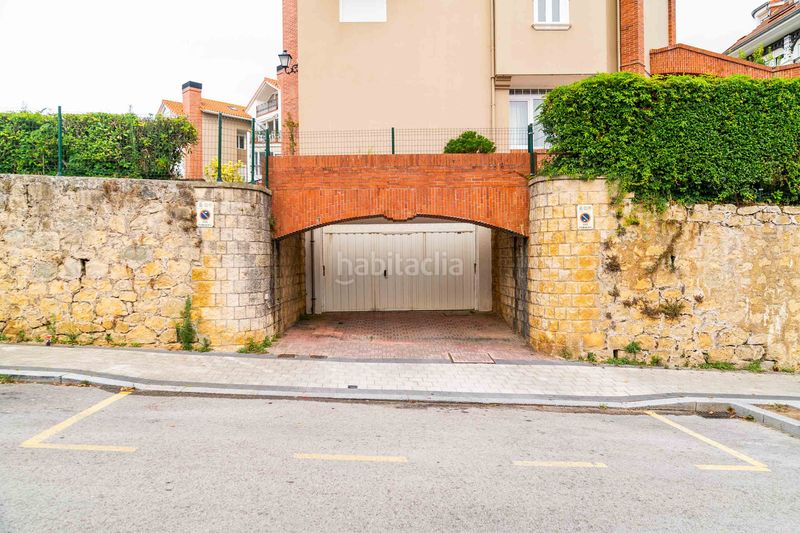 Foto 37e02ba3-f6c7-48e3-9364-757f26cbf287. Casa adossada amb calefacció aparcament a El Sardinero Santander