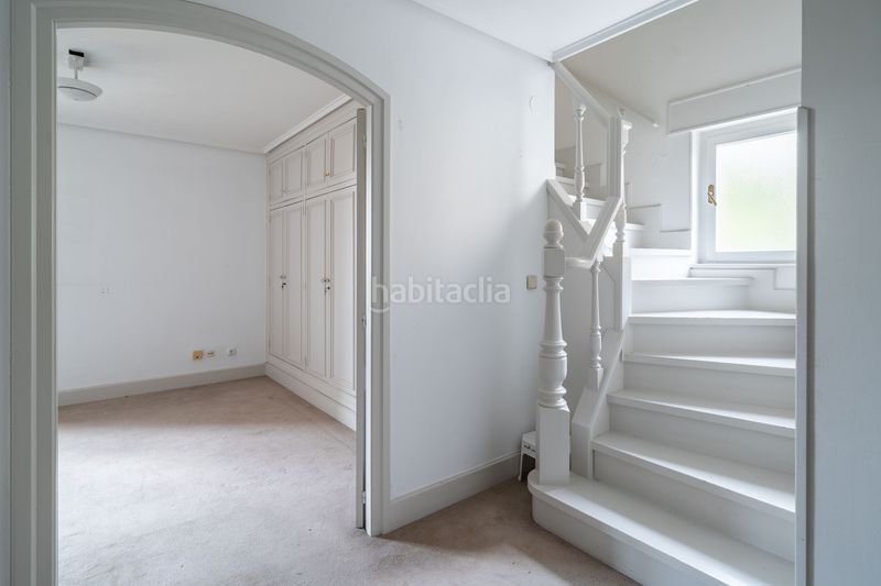 Foto af2b392e-869a-4cb3-bfd3-dc1a7b3d4e64. Casa adossada amb calefacció aparcament a El Sardinero Santander
