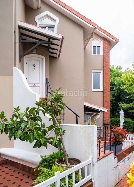 Foto ce930e18-c25f-4bbc-a033-007e5080d0ec. Casa adossada amb calefacció aparcament a El Sardinero Santander