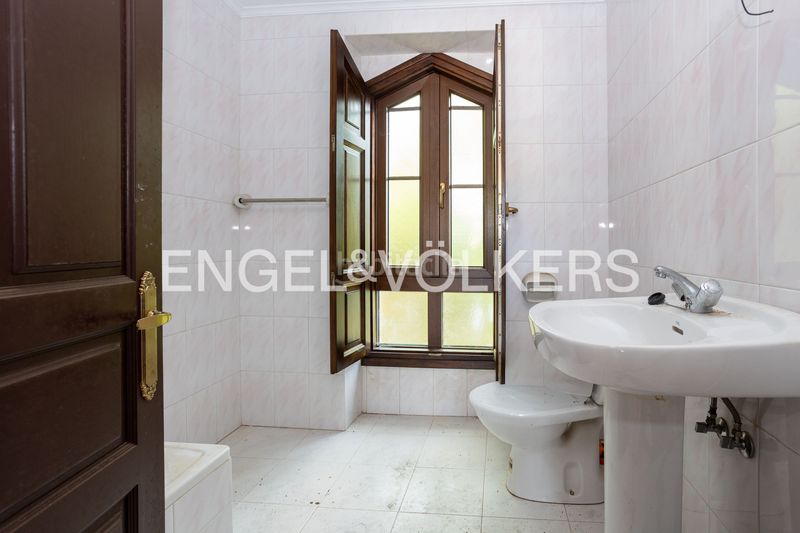 Foto 6e18d102-ad1d-43a9-a010-5a8c8766e229. Casa con riscaldamento parcheggio in Riotuerto