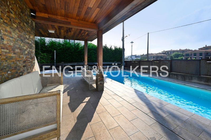 Foto 0e2ce3bc-952d-4ca9-aabb-e7b1a5d95c33. Casa amb calefacció aparcament piscina a Liencres Piélagos