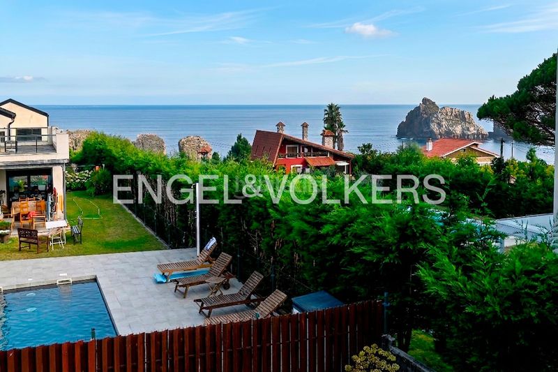 Foto 235c4d69-b239-46b6-8988-64e2770d154a. Casa amb calefacció aparcament piscina a Liencres Piélagos